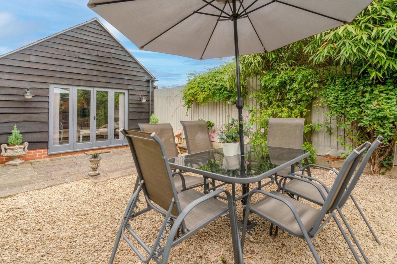 Buff Lodge Tackley Exterior photo