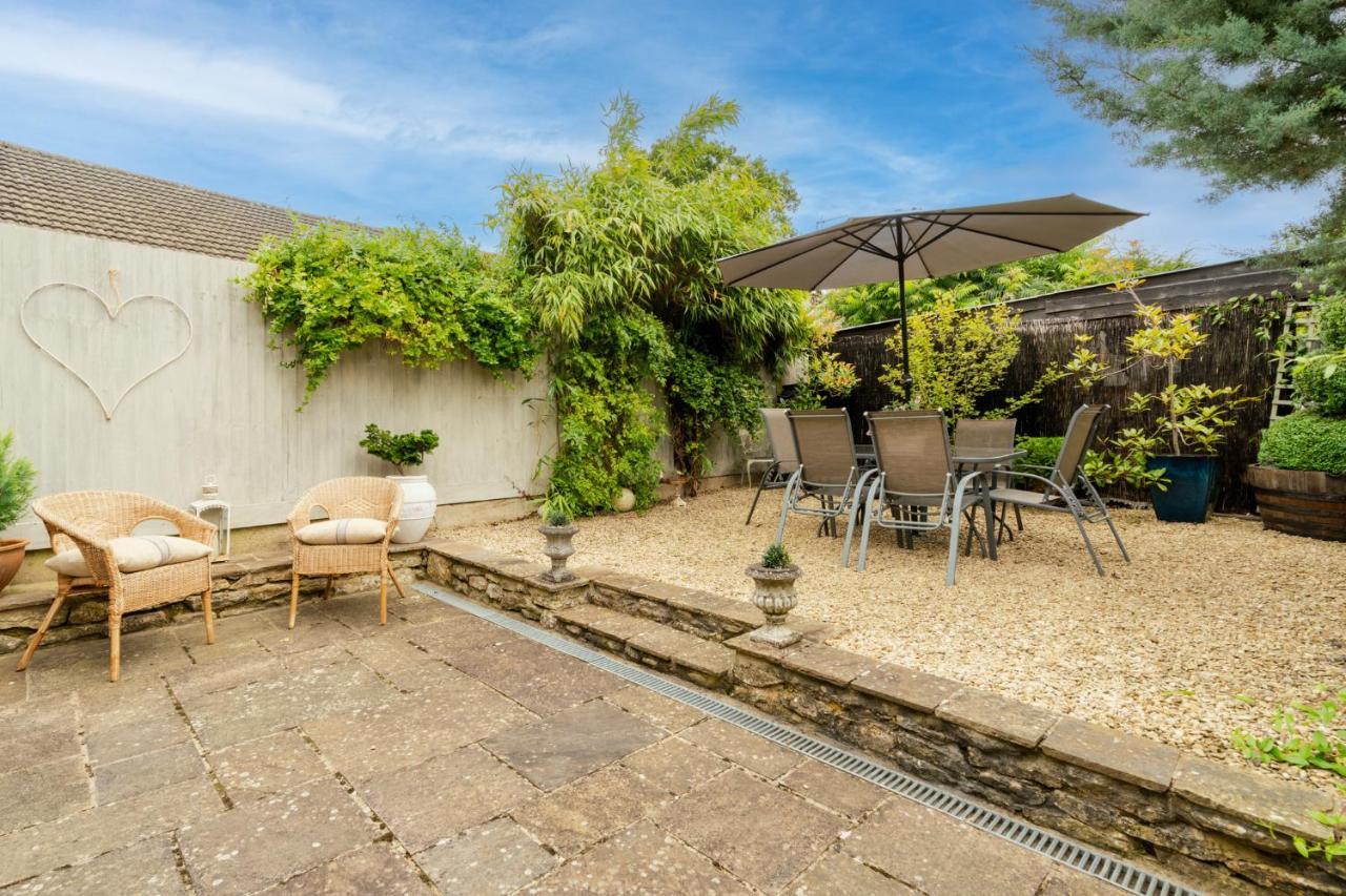 Buff Lodge Tackley Exterior photo