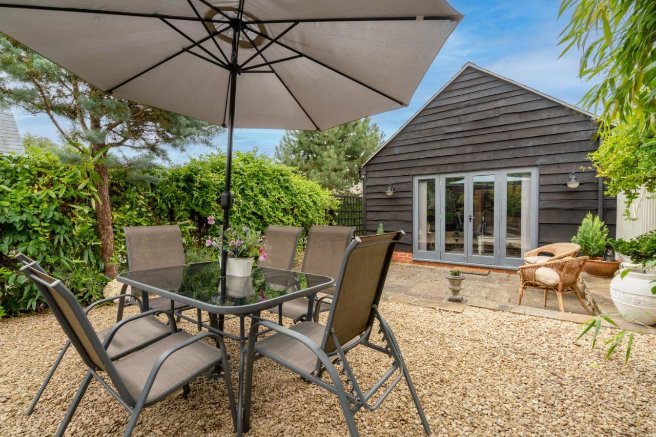 Buff Lodge Tackley Exterior photo